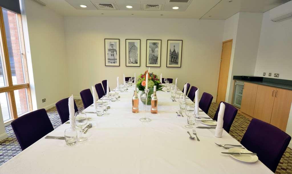 Hilton Garden Inn Birmingham Brindley Place מסעדה תמונה